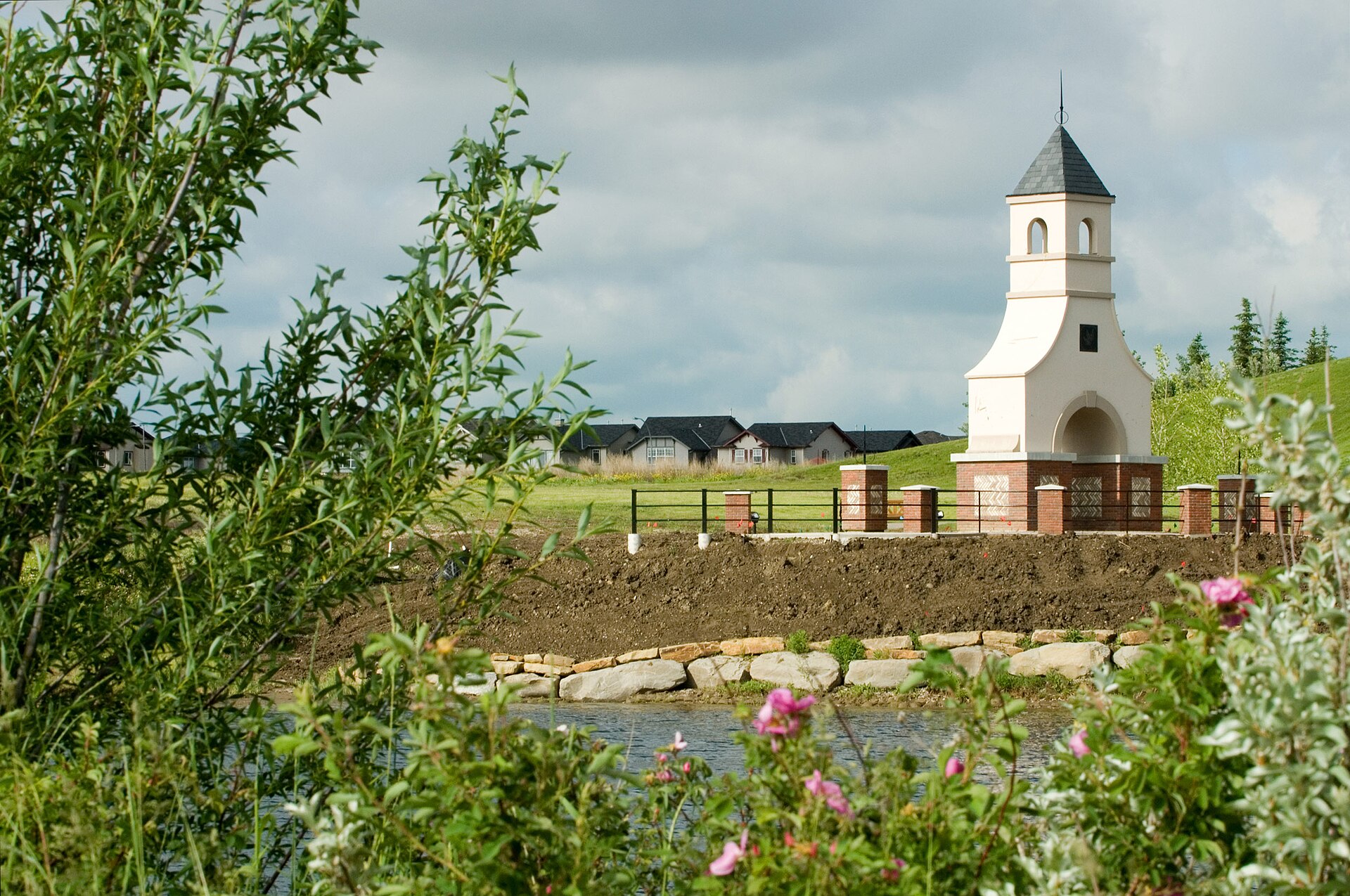 What lake access really means in a Calgary lake community